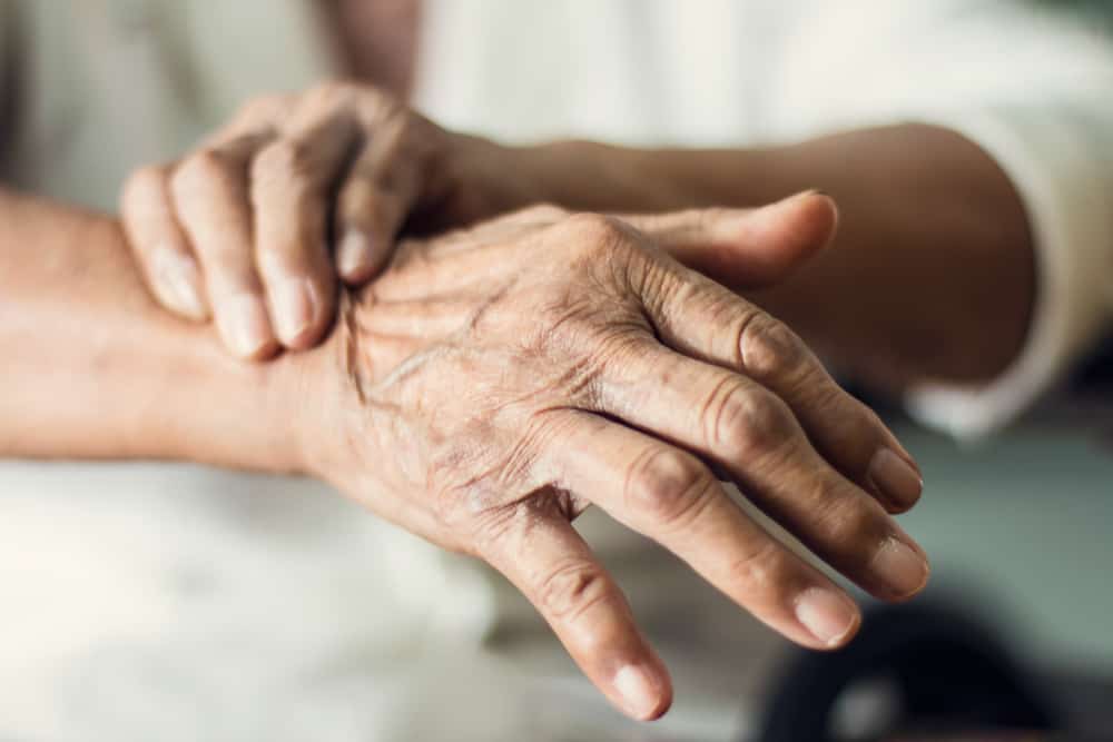 El sıkışmayı hafife almayın, Parkinson hastalığının bir belirtisi olabilir