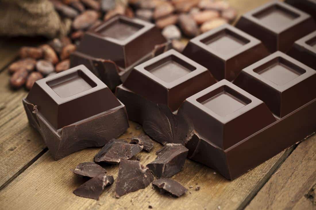 Può essere uno spuntino salutare, ecco 9 benefici del cioccolato fondente per la salute