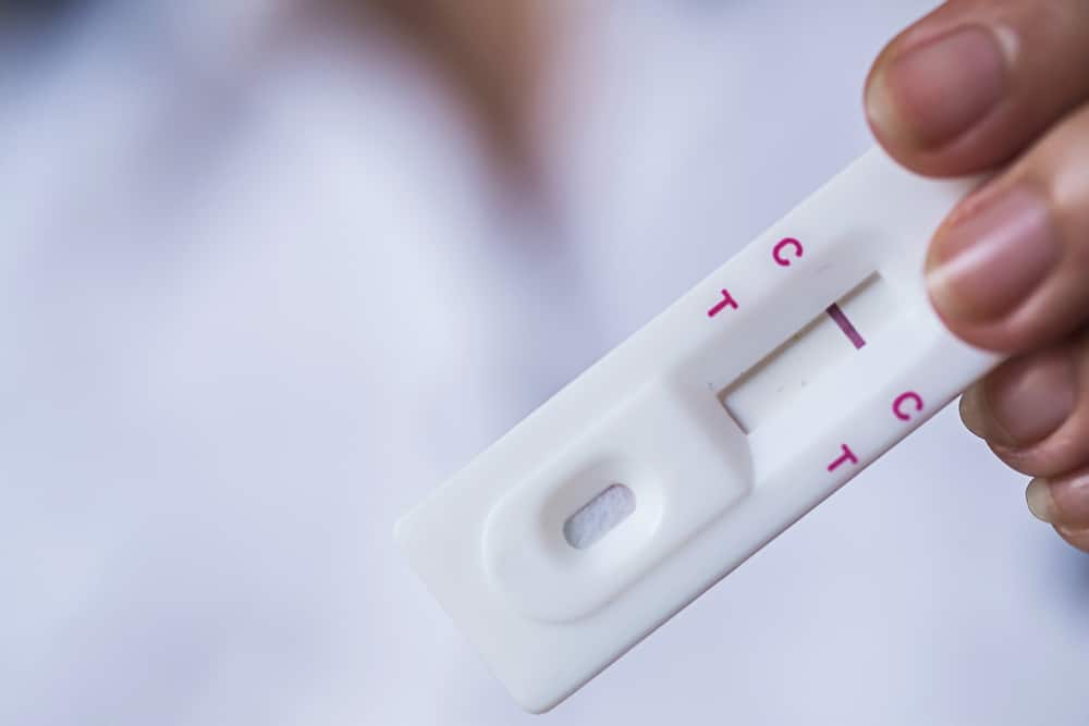 ネガティブなテストパックの結果だが妊娠中、原因は何ですか？
