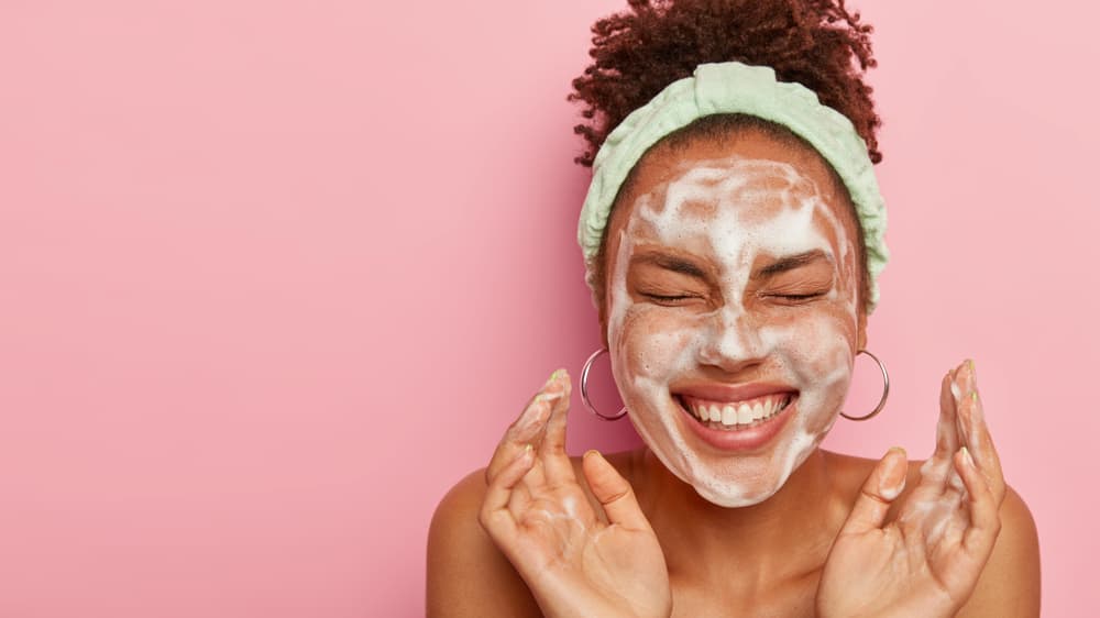 Трябва да знаете, че това е правилният начин да измиете лицето си за чиста и здрава кожа