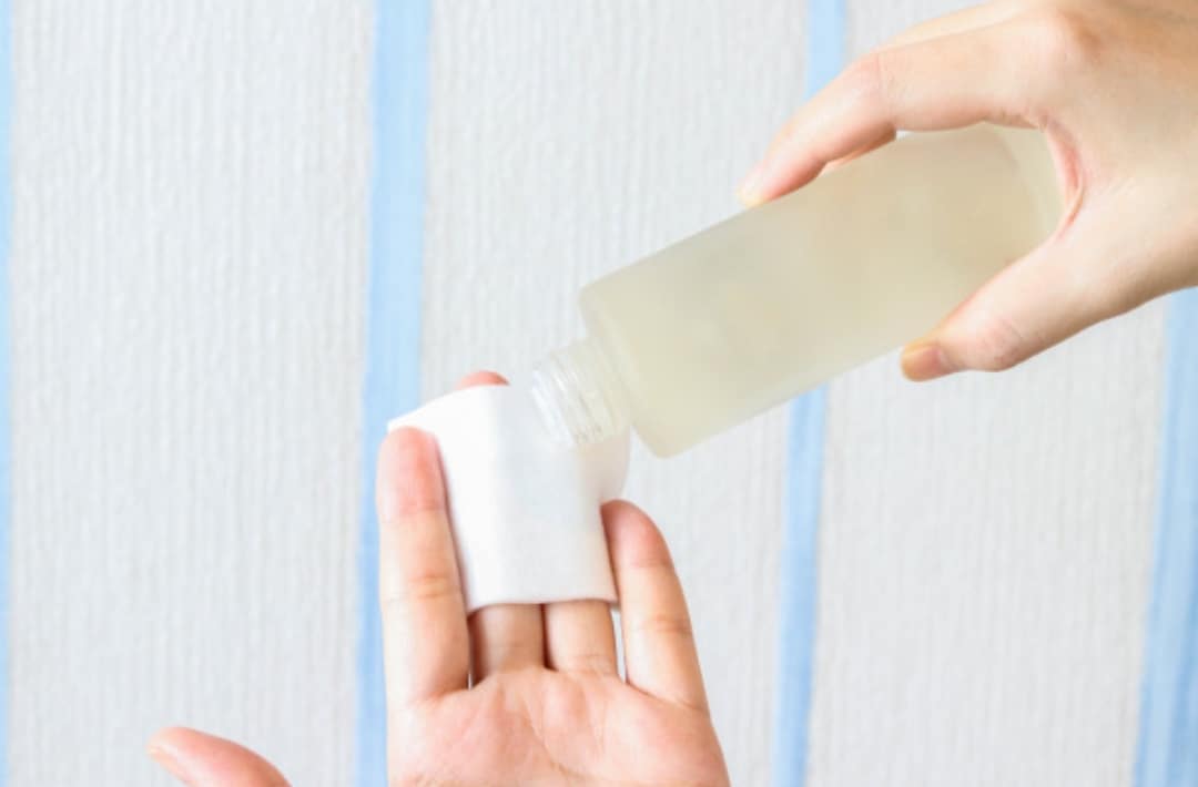 Хидратиращ тонизиращ разтвор за суха кожа, запознайте се с различните ползи и как да го използвате