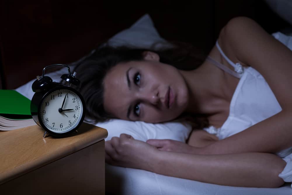 هل تواجه صعوبة في النوم الجيد في الليل؟ 7 طرق للتغلب على الأرق!