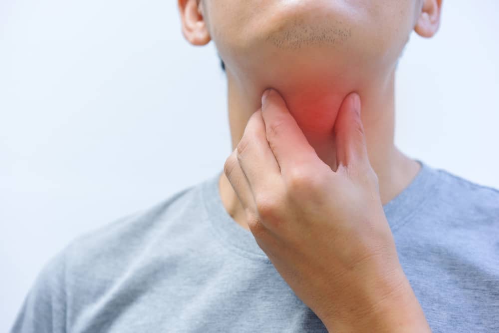 Mal di gola durante la deglutizione, questa condizione potrebbe essere la causa