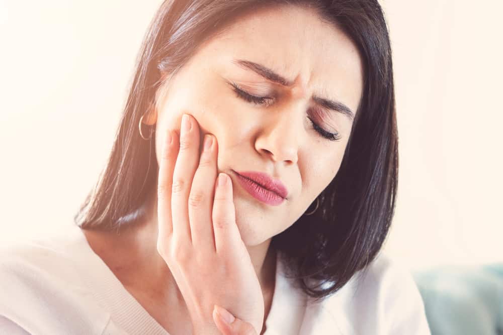 Güvenli ve Etkili İlaçlar Olmadan Diş Ağrısının Üstesinden Gelmenin 7 Yolu