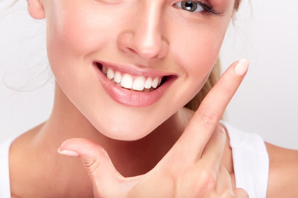 6 начина за изправяне на зъбите: Скоби за ремонт на контури