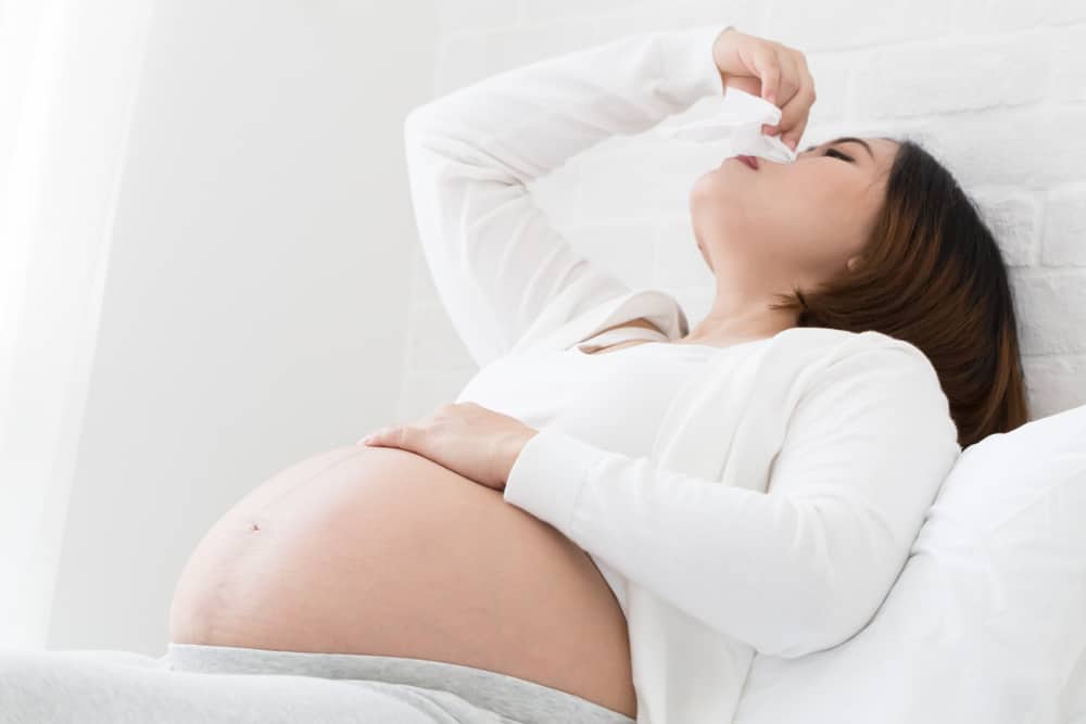 نزيف الأنف أثناء الحمل ، هل يجب على المرأة الحامل أن تقلق؟