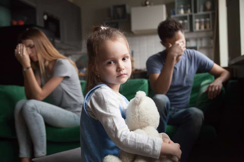 7 impatti negativi delle famiglie divise sulla psicologia infantile