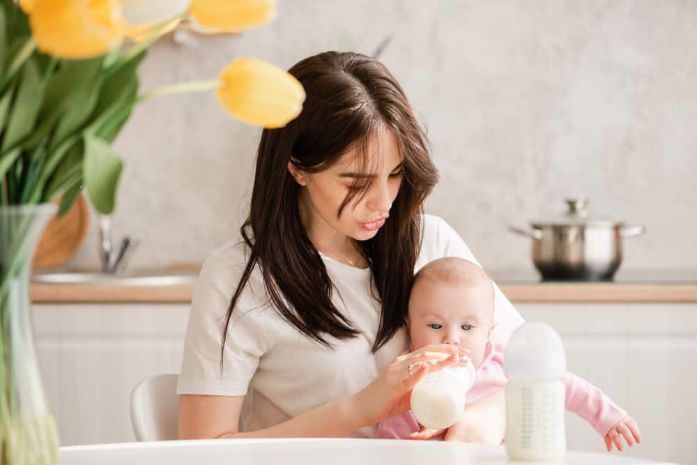 Използване на адаптирано мляко за бебета, познайте предимствата и недостатъците