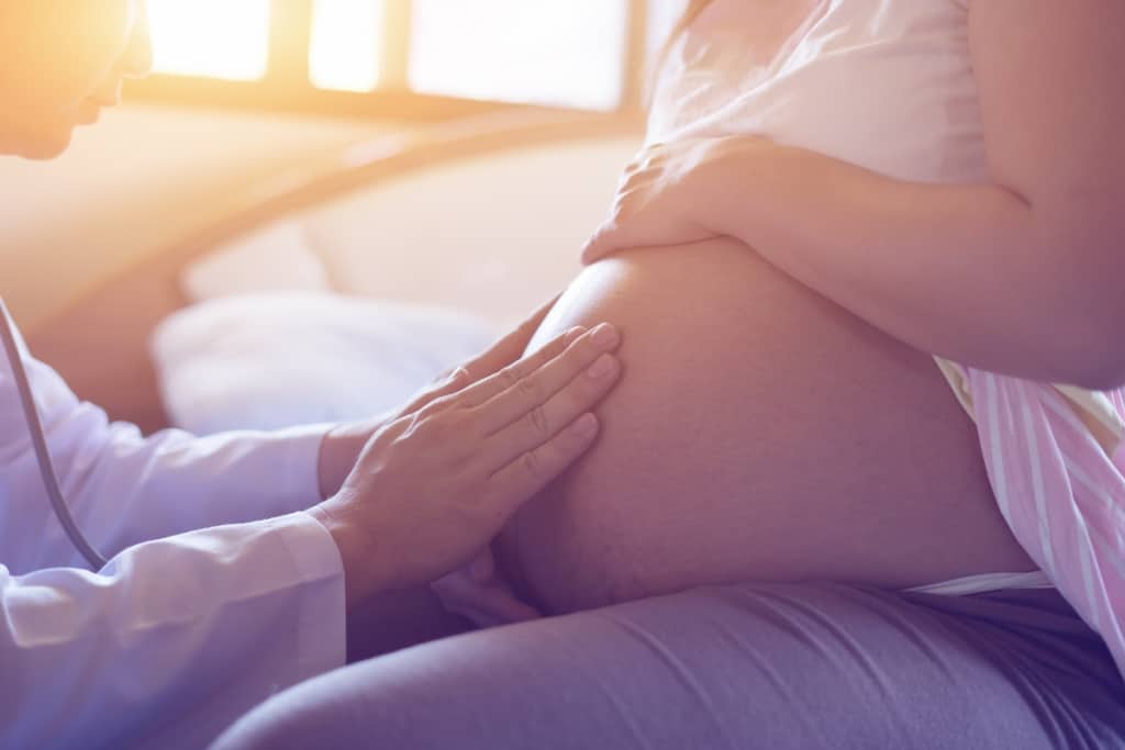 Стомахът по време на бременност: причини и как да го преодолеем