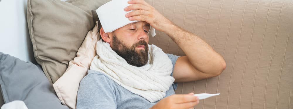Riconoscere le varie cause del raffreddore: virus, stress e mangiare tardi