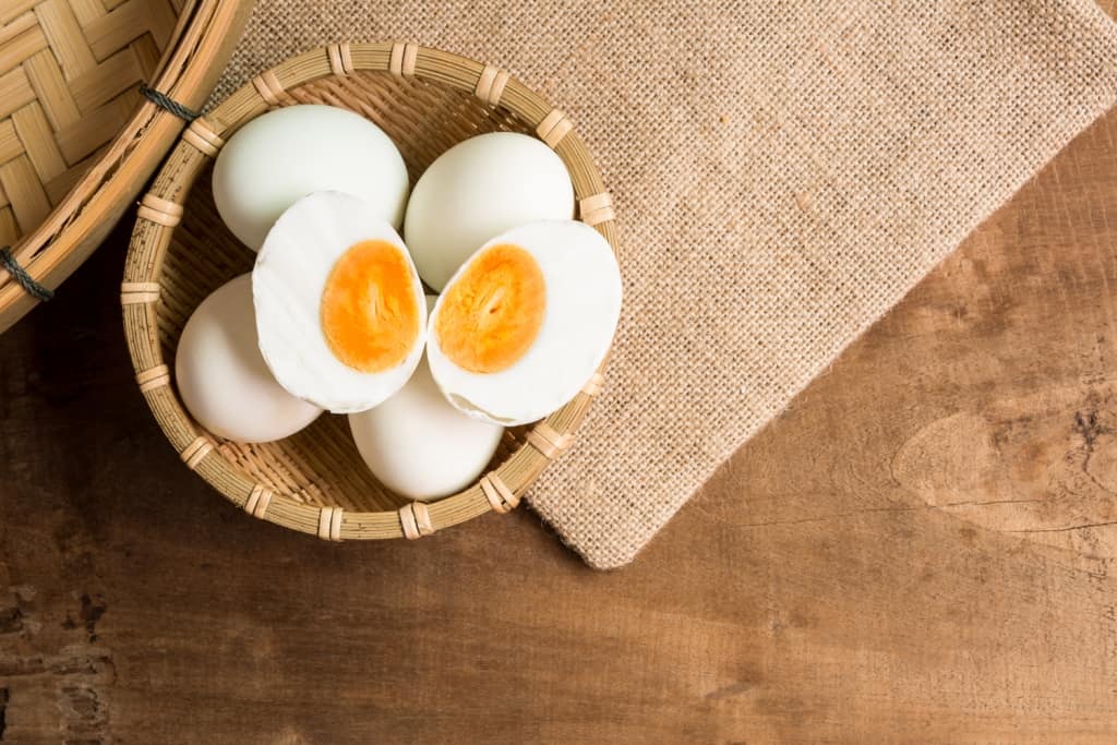 Ползите от осолените яйца за здраве и лесни начини да ги направите у дома