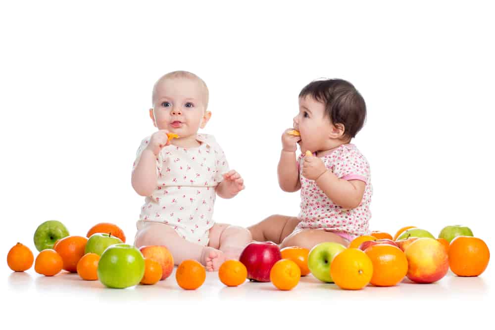 Anak Kecil Baru Belajar Makan? Ayuh Ibu, Penuhi Nutrisi dengan 6 Buah Ini