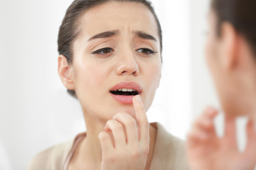 10 причини за потрепване на устни: Често пиене на кафе до признаци на някои заболявания