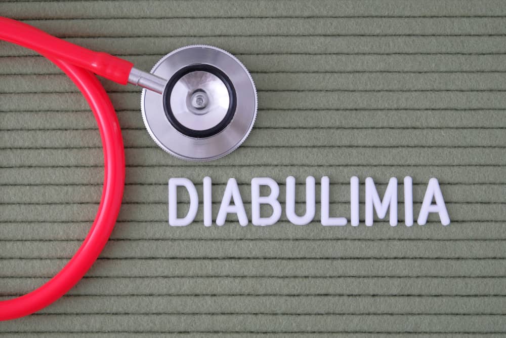 Riconoscere 8 sintomi psicologici della dibulimia e come superarla