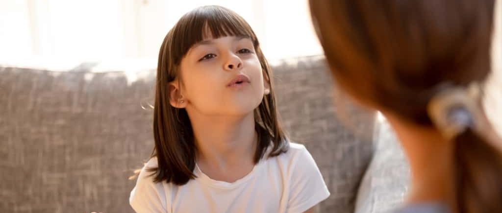 การพูดติดอ่างในเด็ก: สาเหตุและวิธีแก้ปัญหาที่คุณต้องรู้!