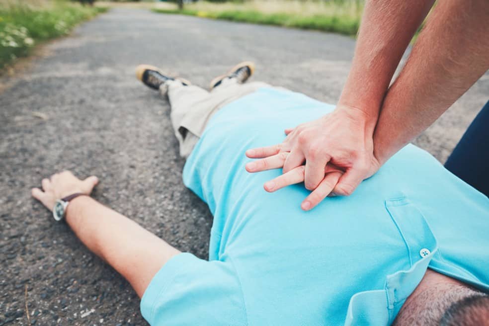 Запознайте се с CPR: Спешната техника, която спаси футболиста Кристиан Ериксен от срив