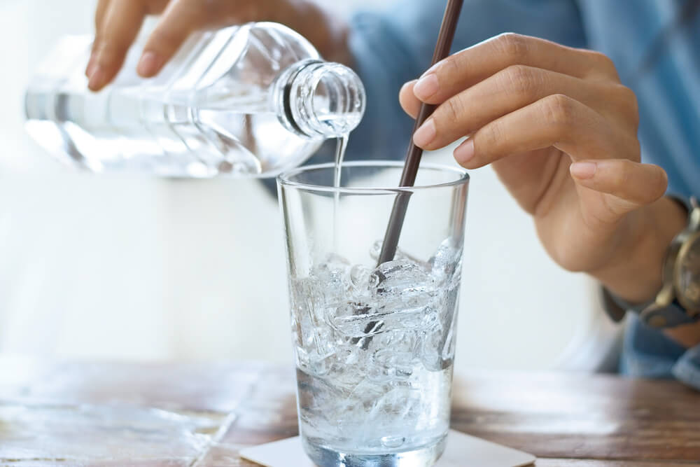 هل صحيح أن شرب الماء المثلج يمكن أن يضر القلب؟