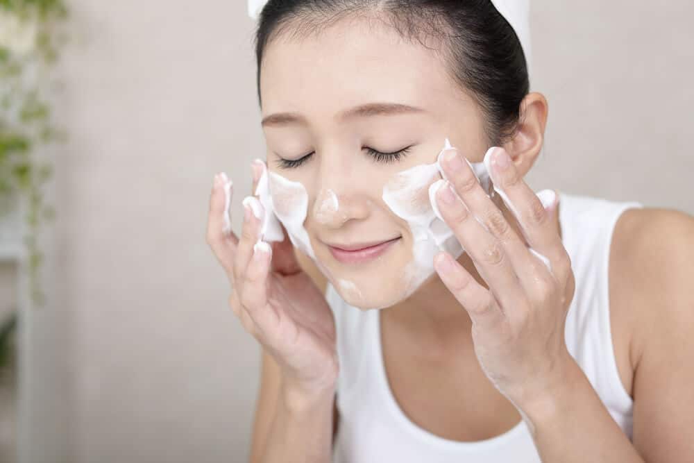 Измиване на лицето със сапун за баня, какво е въздействието върху кожата на лицето?