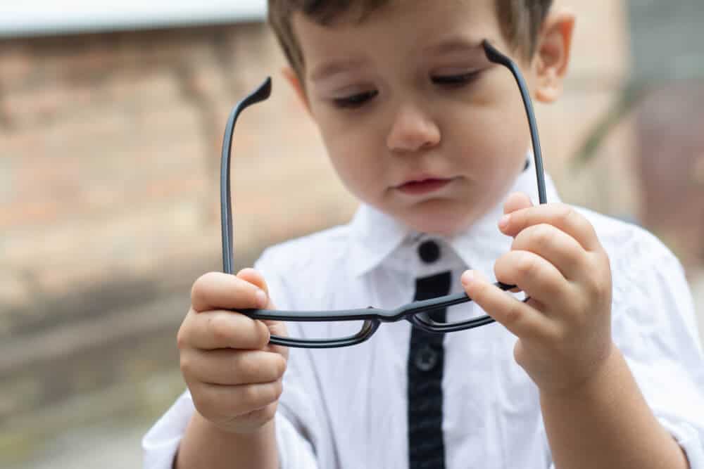 التعرف على Eye Plus عند الأطفال ، هل يمكن الشفاء أو الانتقال إلى مرحلة البلوغ؟