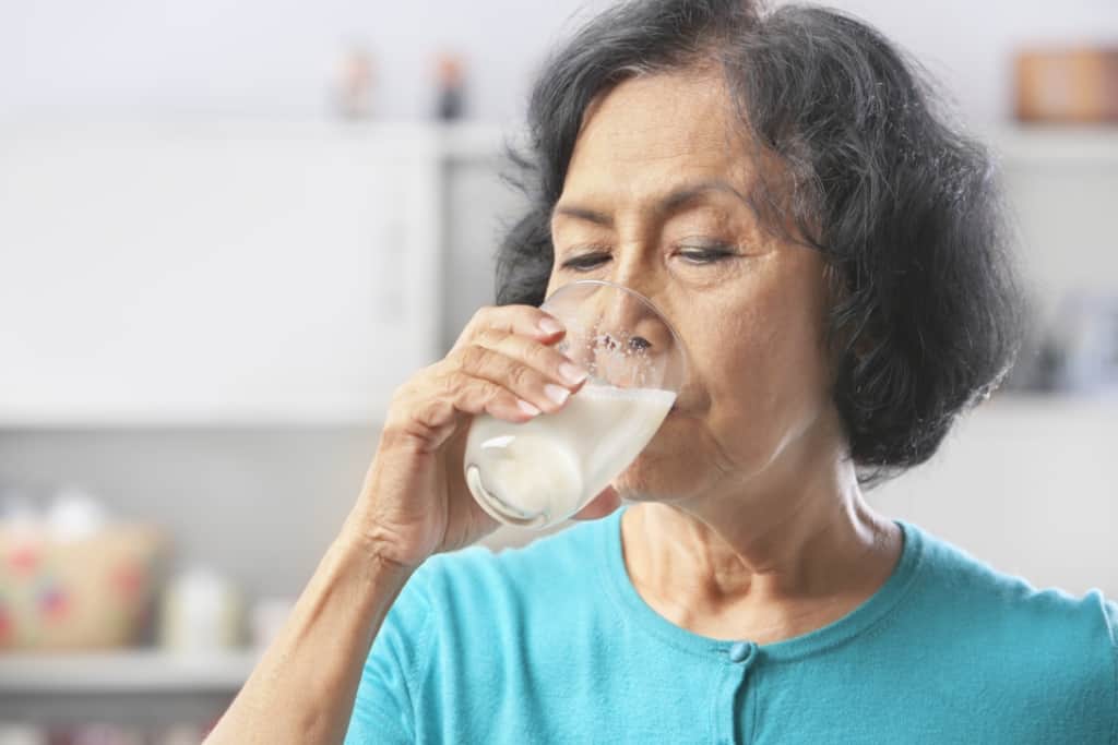 Трябва ли възрастните хора да консумират мляко? Каква е максималната доза?