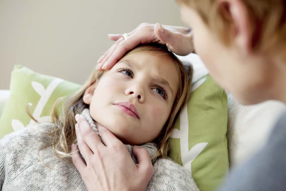 Списък на болестите при деца, за които майките трябва да внимават: от кашлица до болка в ушите