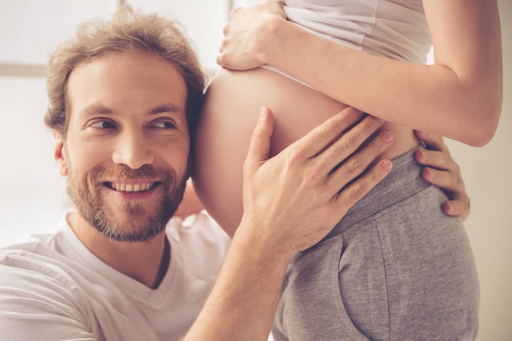 هل يمكن أن يحدث الحمل حتى بدون اختراق أثناء ممارسة الجنس؟