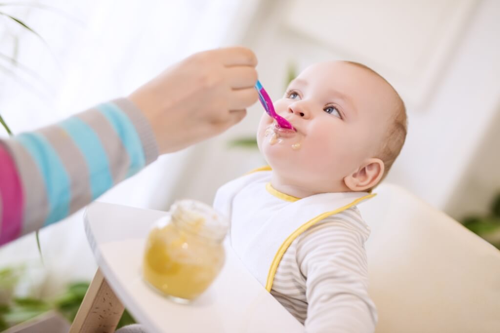 Списък на 6 -месечните бебешки храни за бързо напълняване, нещо?