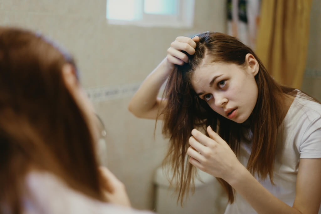 Kokulu Saç Derisi: Nedenleri ve Üstesinden Gelmenin Doğru Yolu