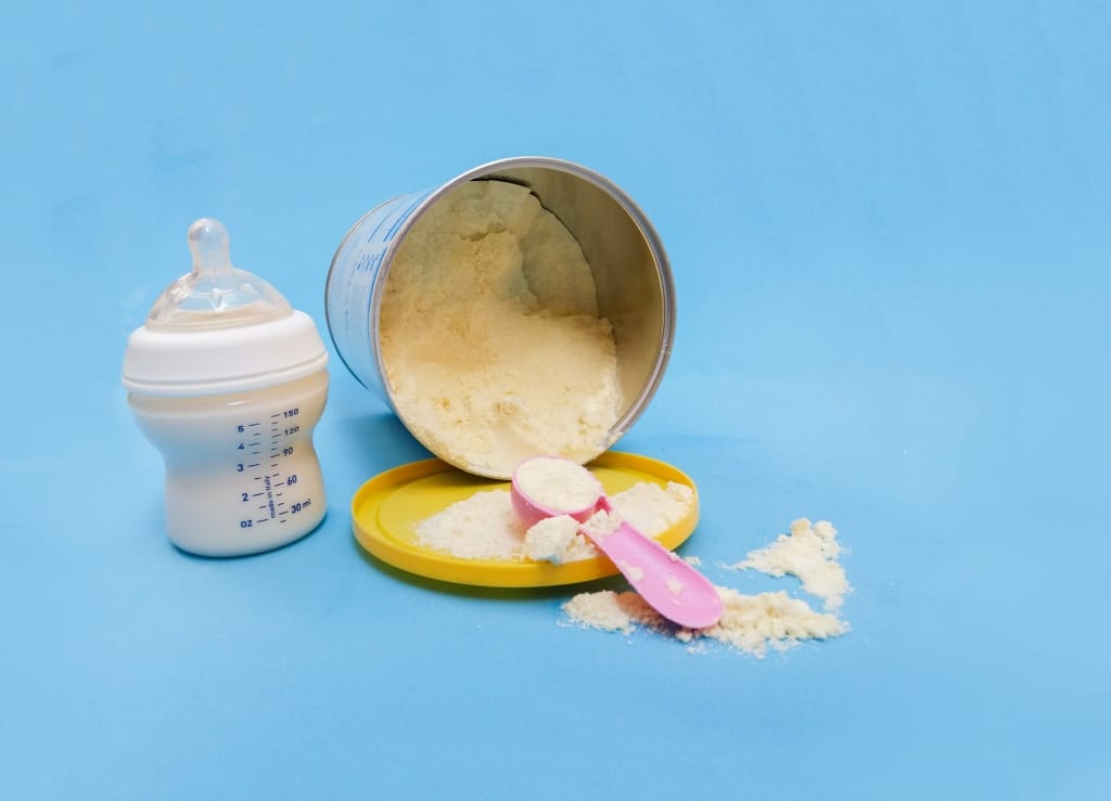 Dare latte artificiale mescolato con latte materno, quali sono le condizioni?