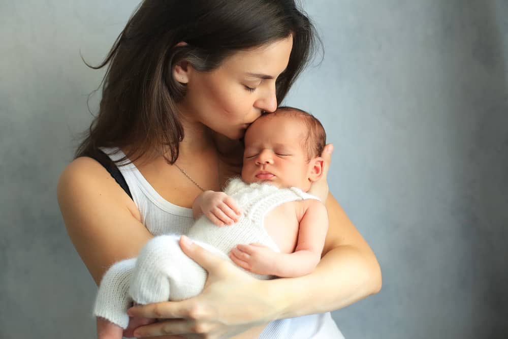 الأمهات ، إليكم نصائح لرعاية الأطفال حديثي الولادة بشكل آمن ومناسب
