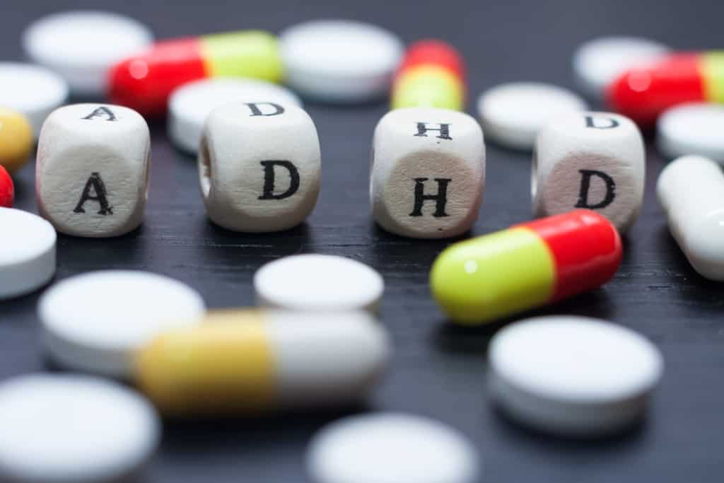 ADHD病：定義、原因、およびそれを克服する方法