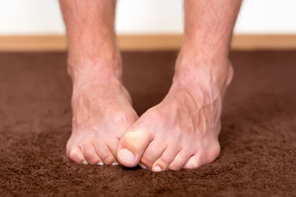 Soğuk ayakların eşlik ettiği asit reflü, neden olur ve tehlikeli midir?